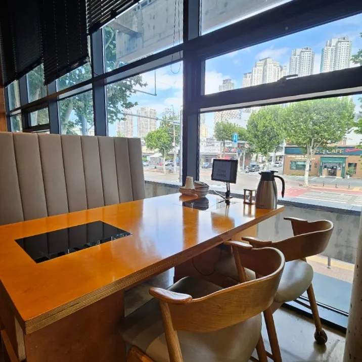 Ordering counter by the entrance