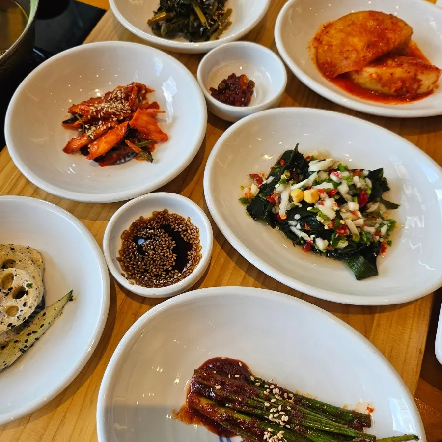Full meal of wood-fired grilled mackerel and cockle salad