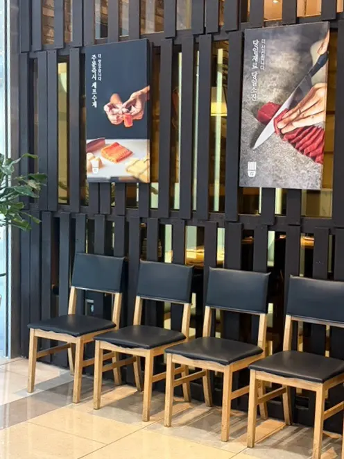 Entrance and waiting seats at Sushi Doku The Songdo at opening time