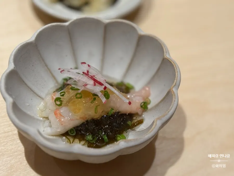 Sweet shrimp with seaweed salad