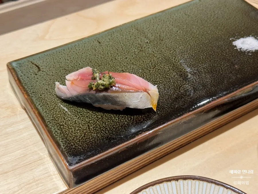 Soy-marinated zuke tuna loin nigiri