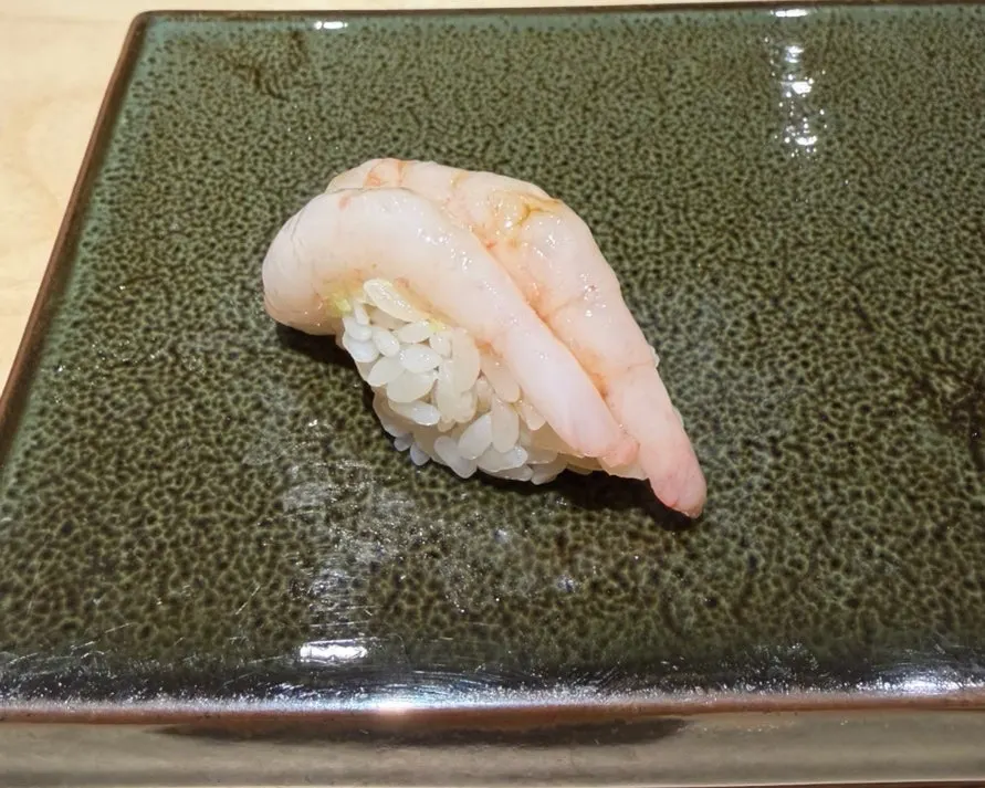 약미를 올린 전갱이 초밥