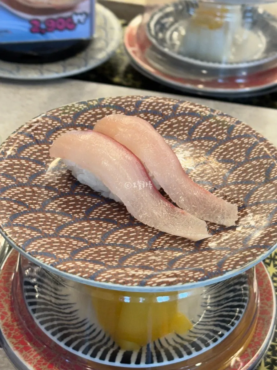 Various sushi circulating on the rotating belt