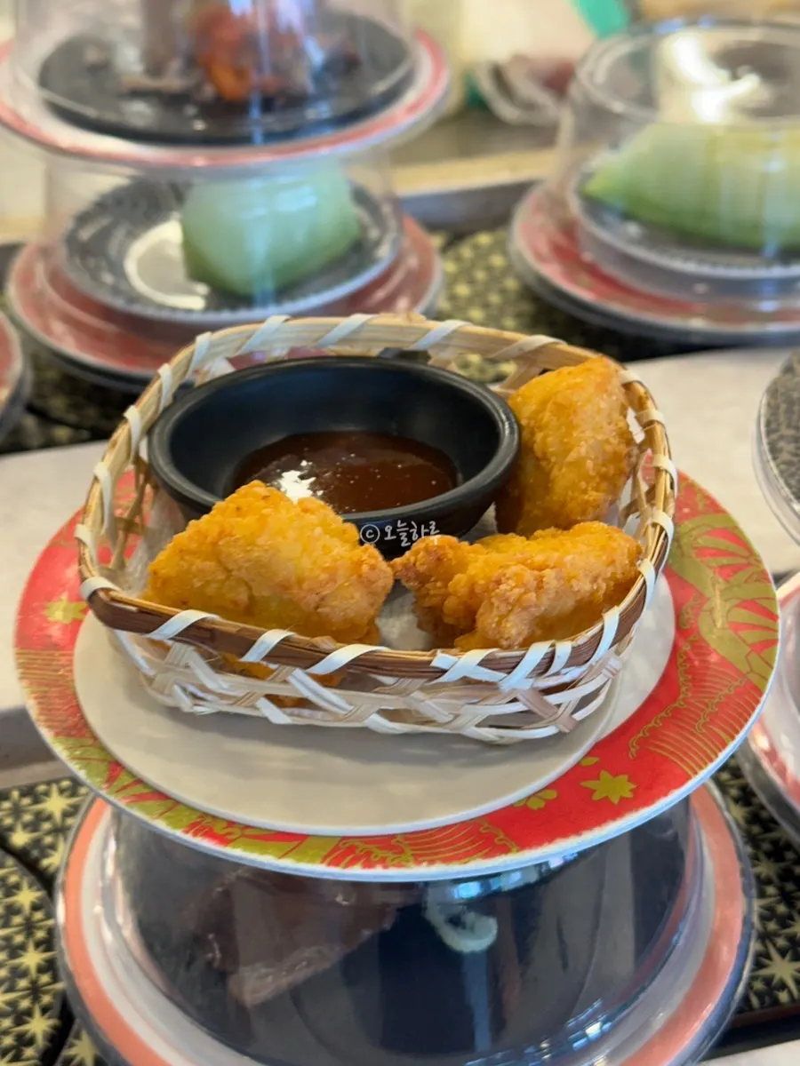 Plates of karaage and fried shrimp