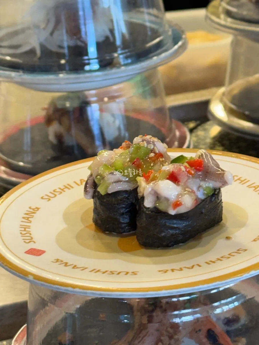 Fusion sushi topped with sauce