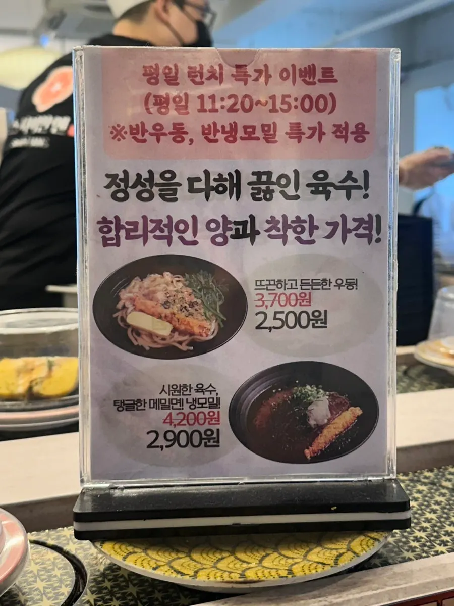 횟감이 큼직하게 올라간 초밥 클로즈업