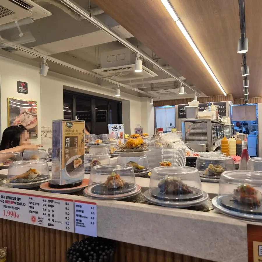 Conveyor rail full of sushi during dinner time