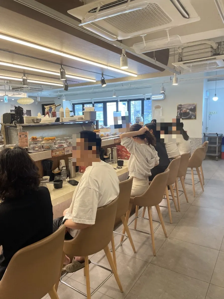 Bar table seating inside Sushi Ian N Seolleung Station