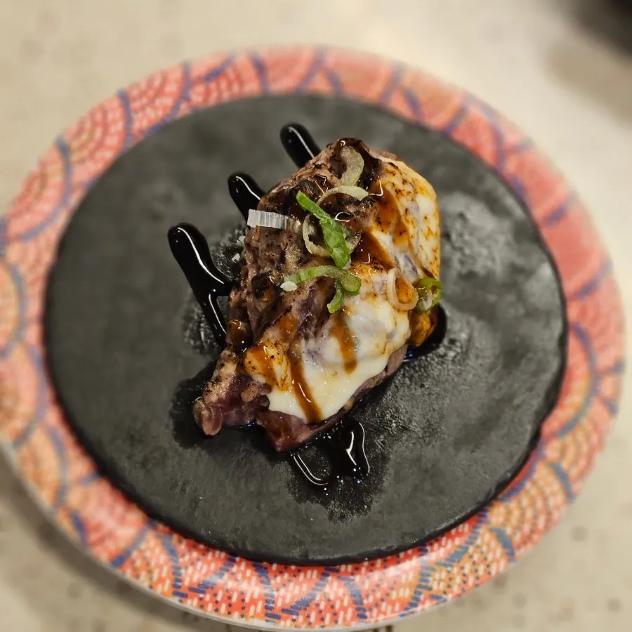 Sushi plate using meat-based ingredients