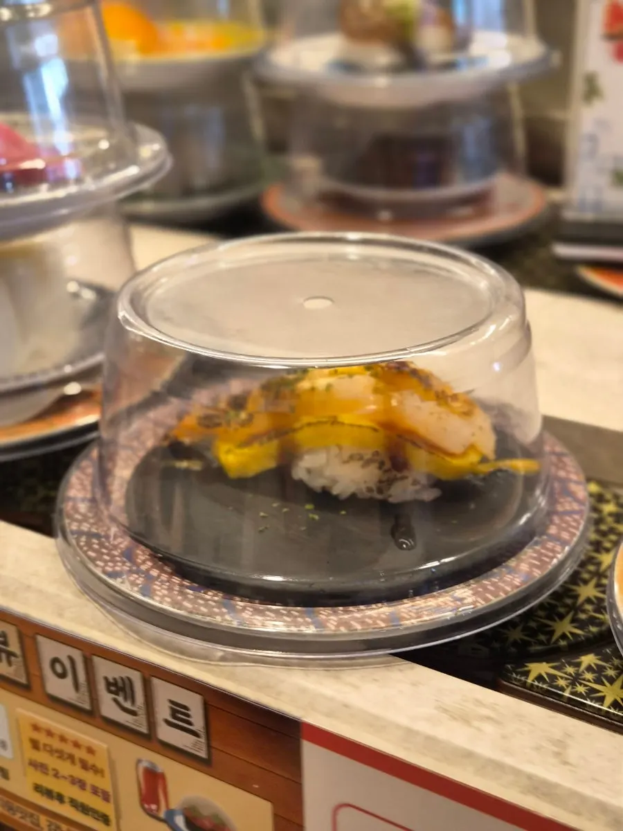 Interior of Sushi Ian N Seolleung Station