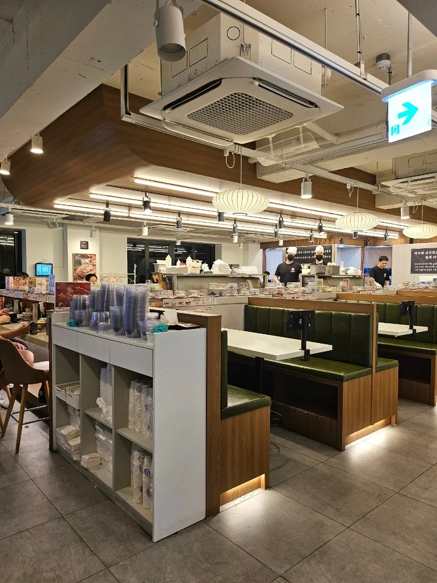 Interior of Sushi Ian N Seolleung Station
