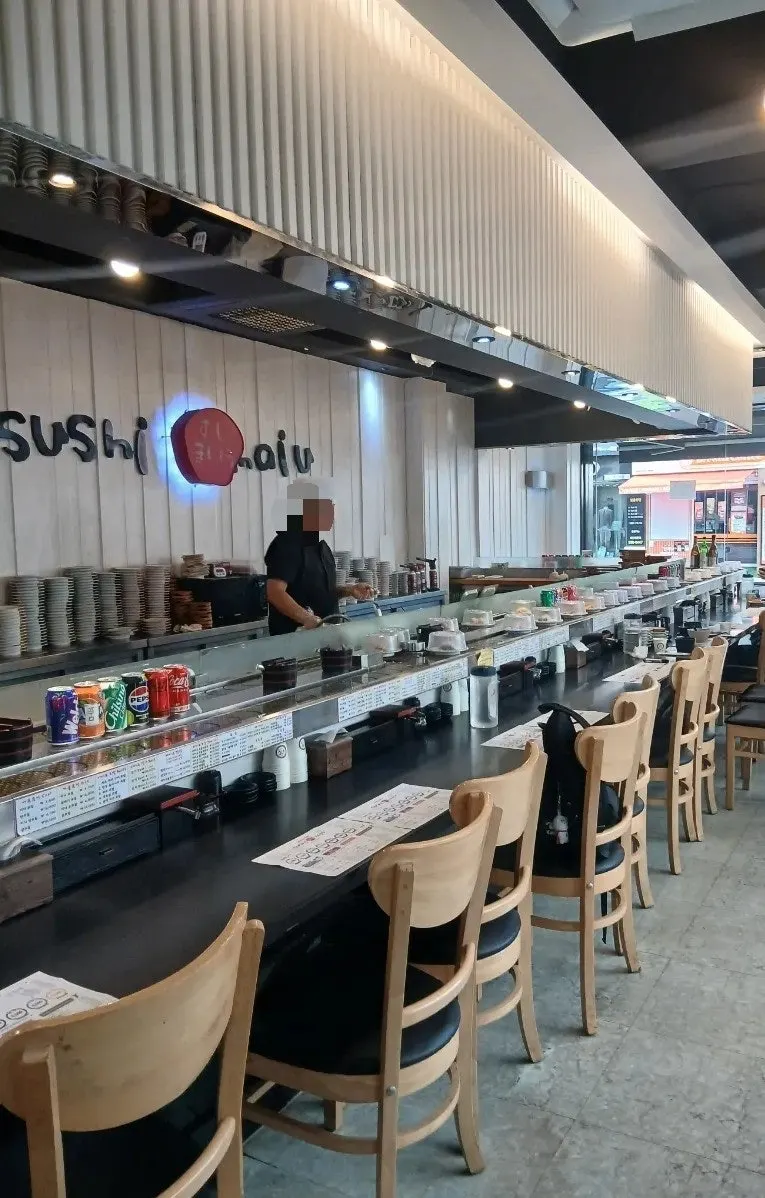 매장 안내와 영업시간 표시