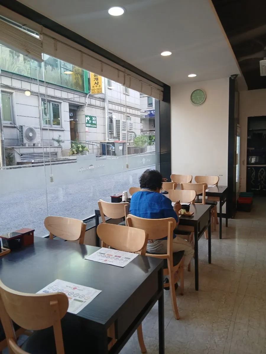 매장 내부 4인 테이블 좌석
