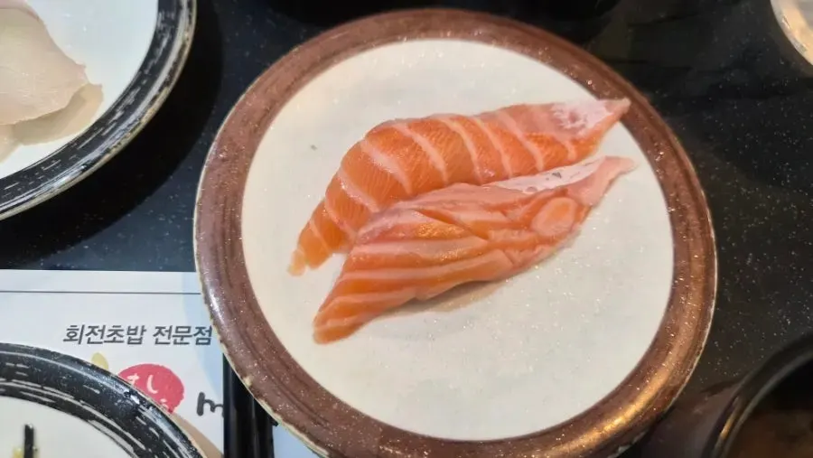 셀프 녹차와 초밥 자리 세팅