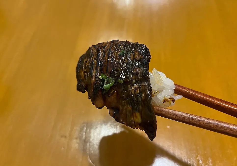소스를 바른 민물장어 초밥