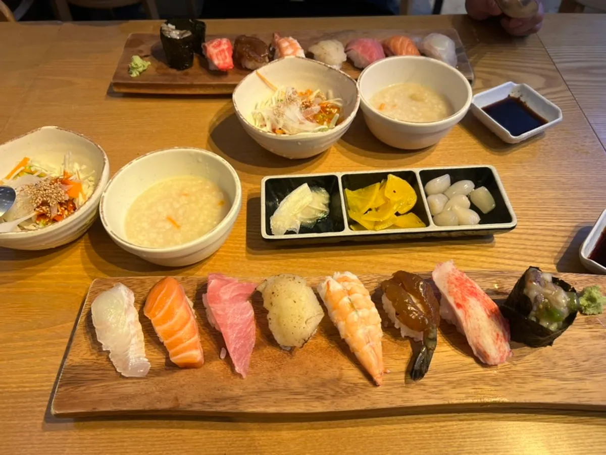 Pre-meal porridge and mini jjolmyeon appetizer