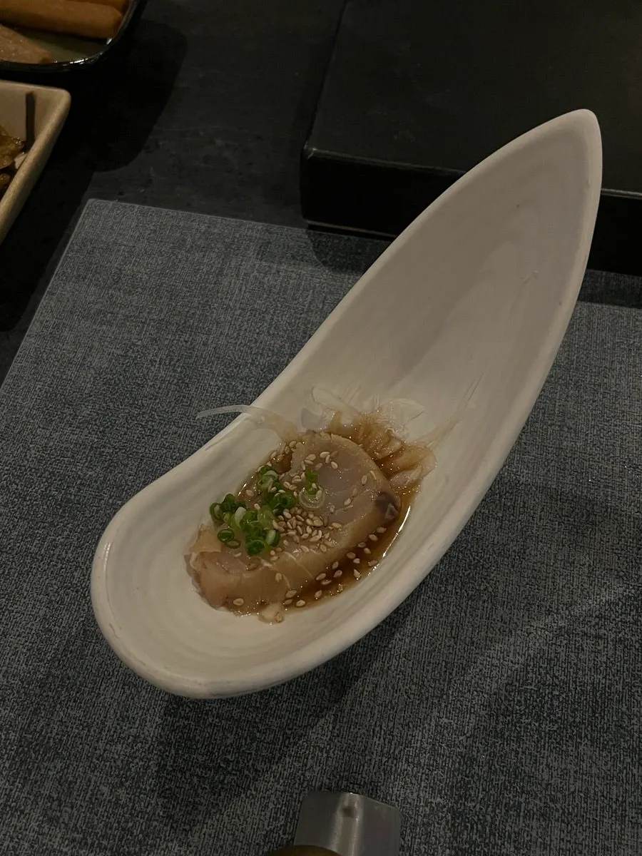 볏짚에 훈연한 삼치 요리