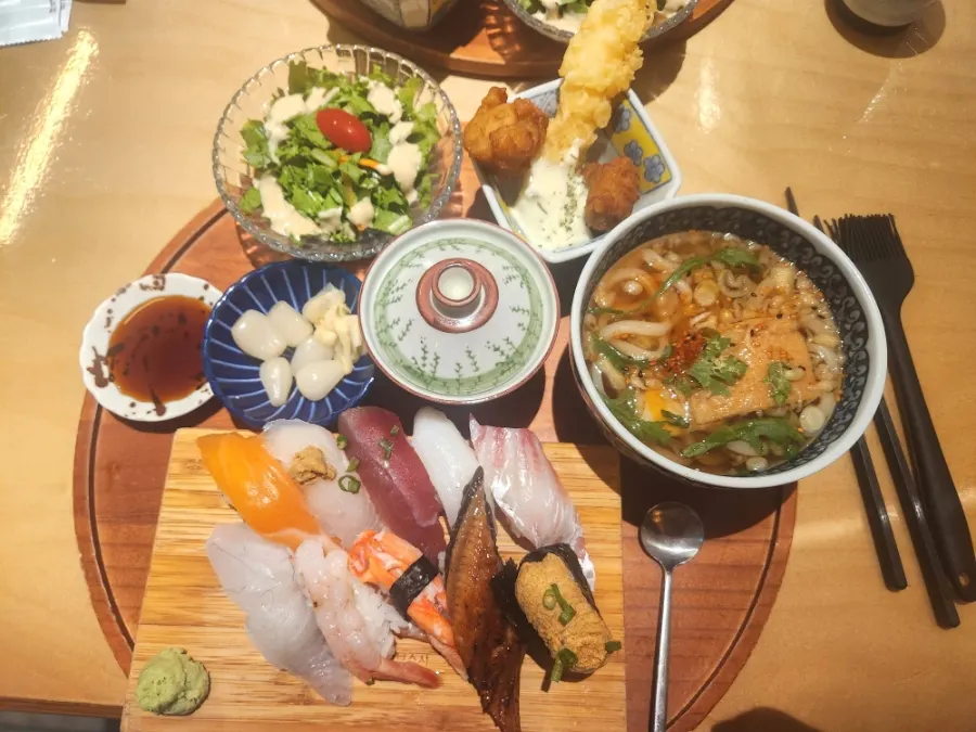 Full table setting of the 10-piece premium sushi set