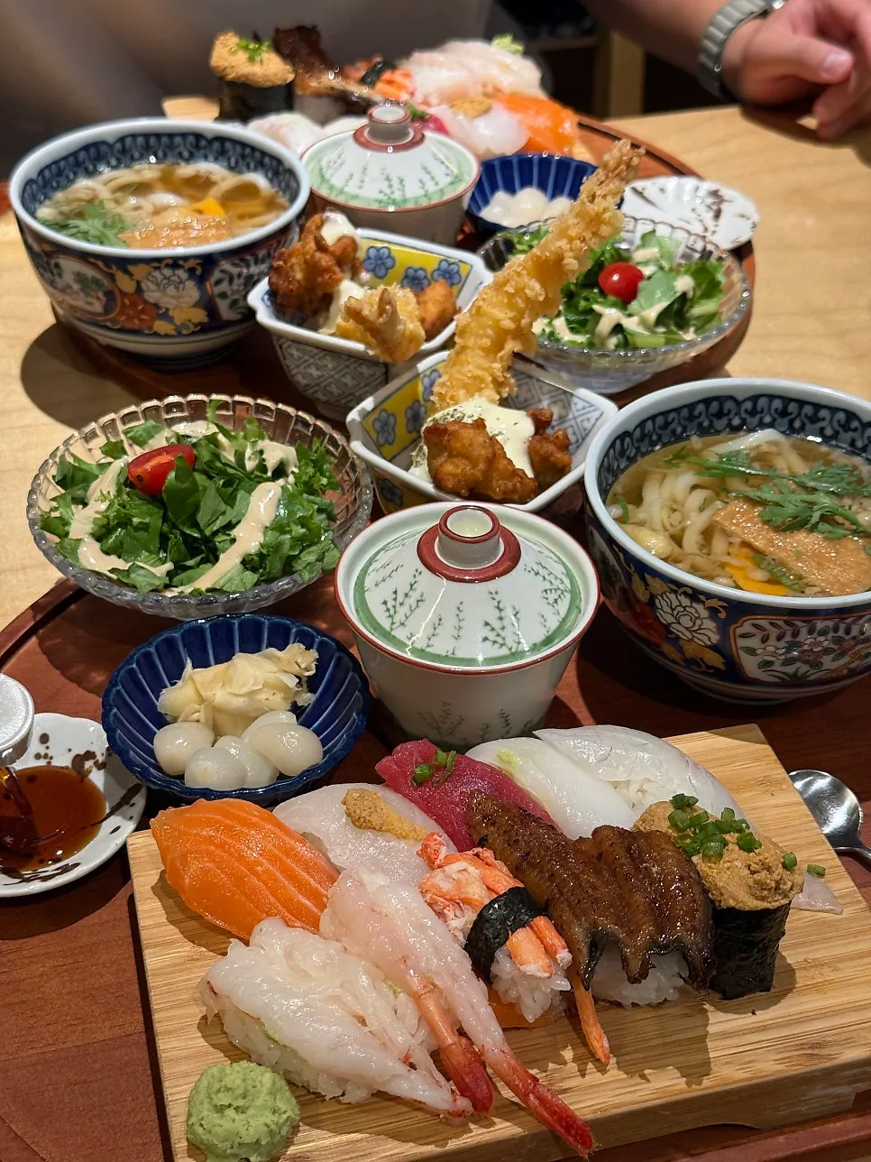 A plate of 10-piece sushi from the premium sushi set