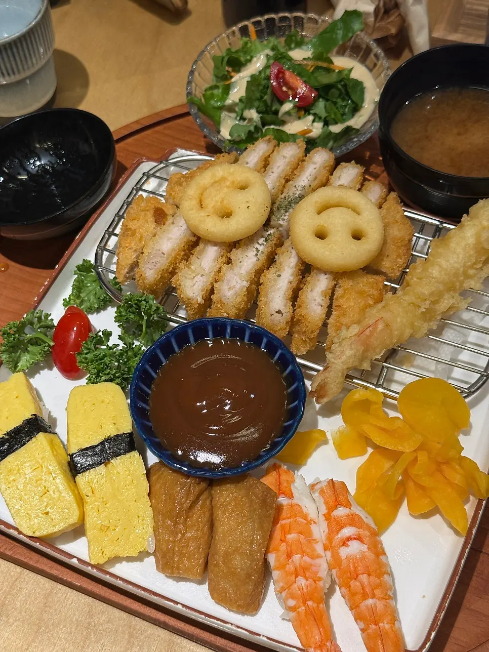 Children's set with 6 pieces of sushi, pork cutlet, and smile-face fries