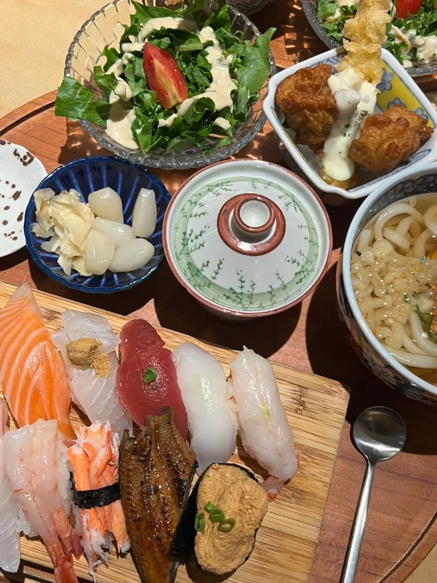 Shrimp tempura and karaage included in the set