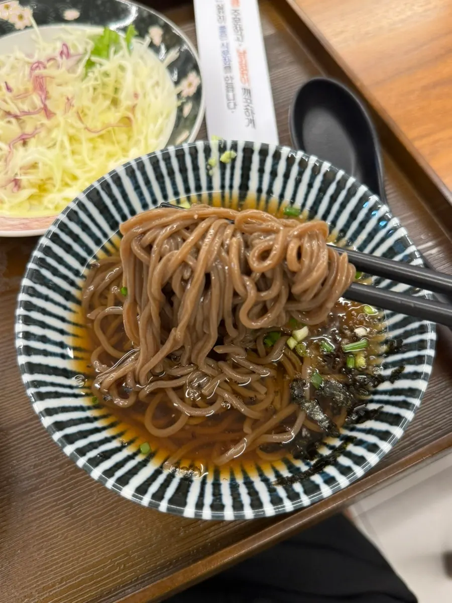 The cold buckwheat noodles included in the set