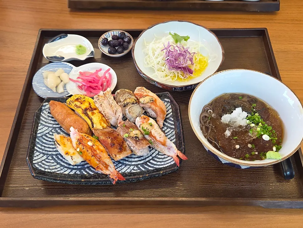 냉모밀 면발 클로즈업