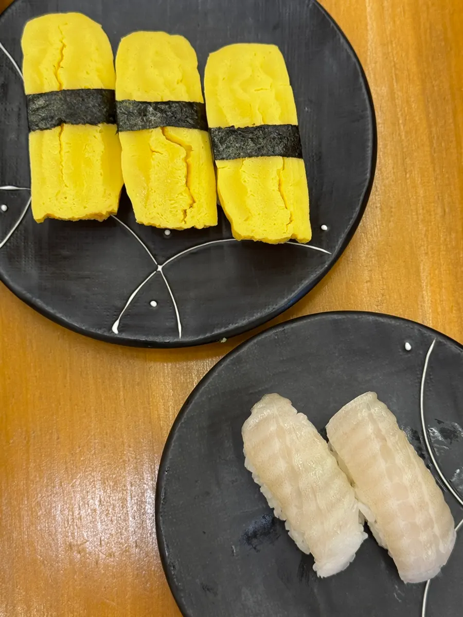 Extra egg sushi and engawa sushi that were ordered