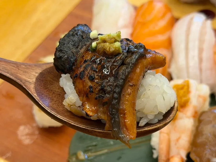 One piece of tuna otoro sushi