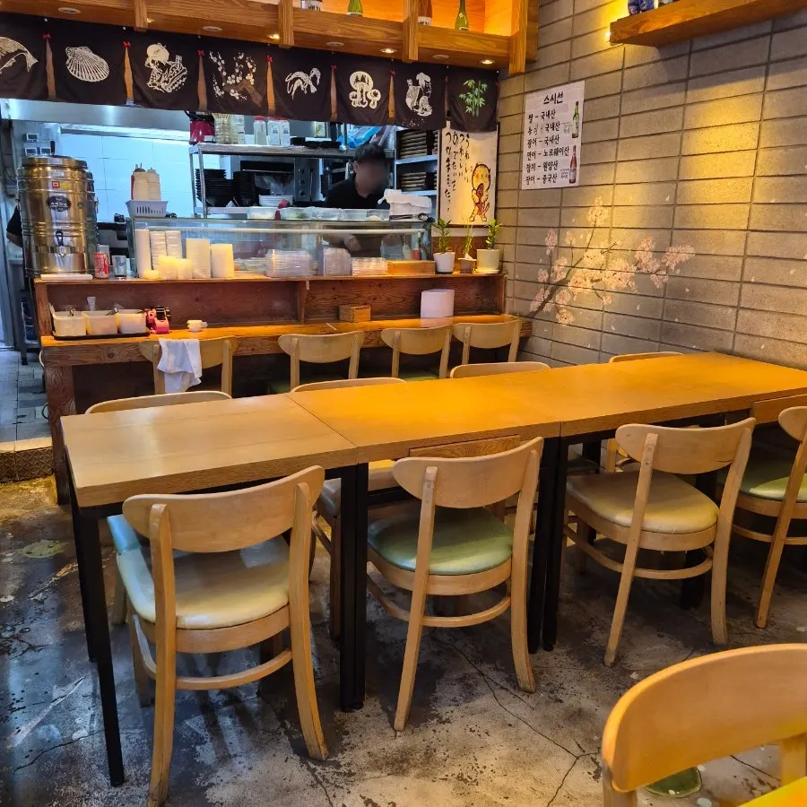 Wood-decorated interior and counter seats at Susi Seon Bangi Branch