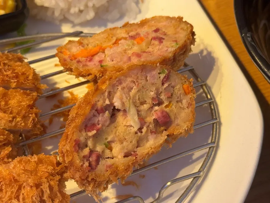Cross-section of crispy-outside, juicy-inside plain tonkatsu