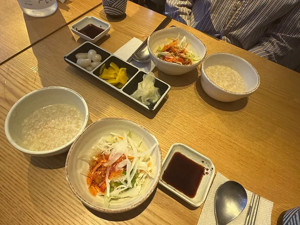 벽면에 기록된 재료 원산지 표시