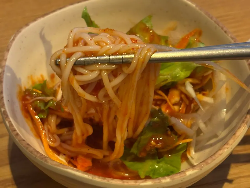 Tangy-seasoned cold mixed noodle appetizer