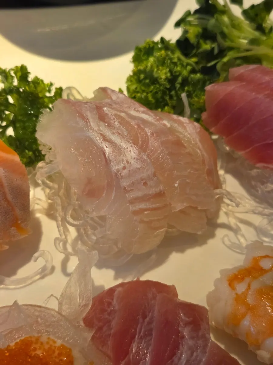 Close-up of the 5-piece sushi plate