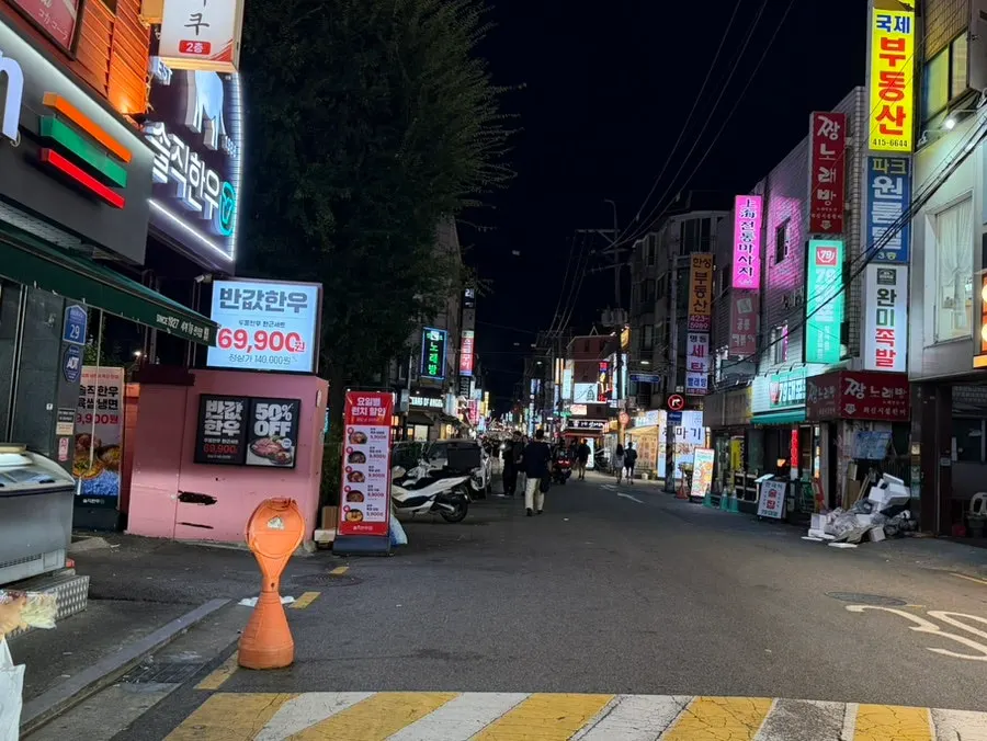 Turning down an alley off the food alley