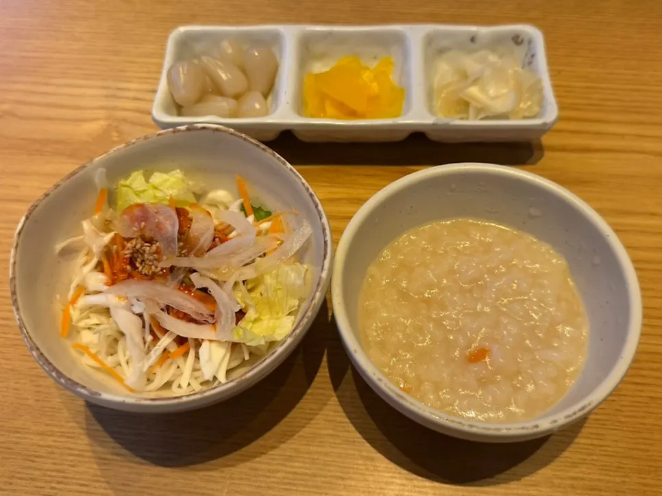 Full spread of the special sushi 10-piece set