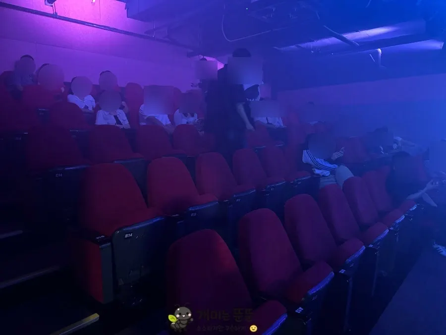 나인 씨어터 객석 내부 전경
