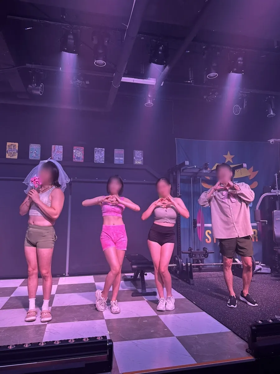 19금 관람 안내가 적힌 수상한 PT샵 게시물