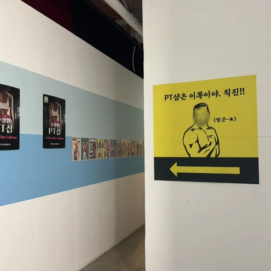 미용실처럼 꾸며진 극장 입구 오른쪽 공간