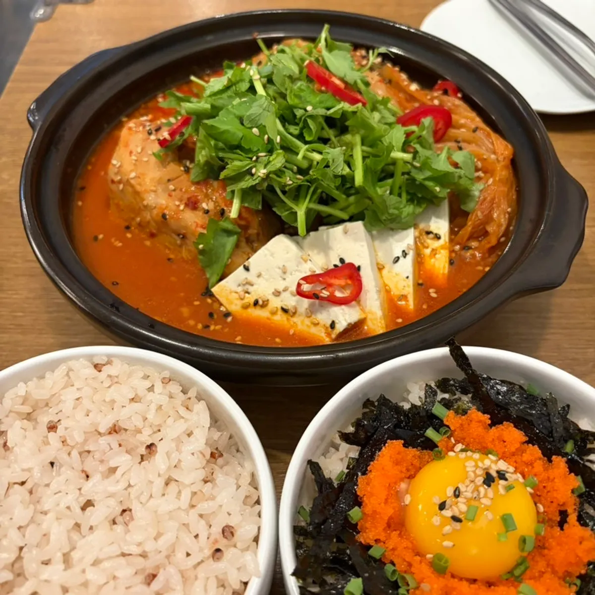 수수연남 수비드 목살 묵은지 김치찜 한 상