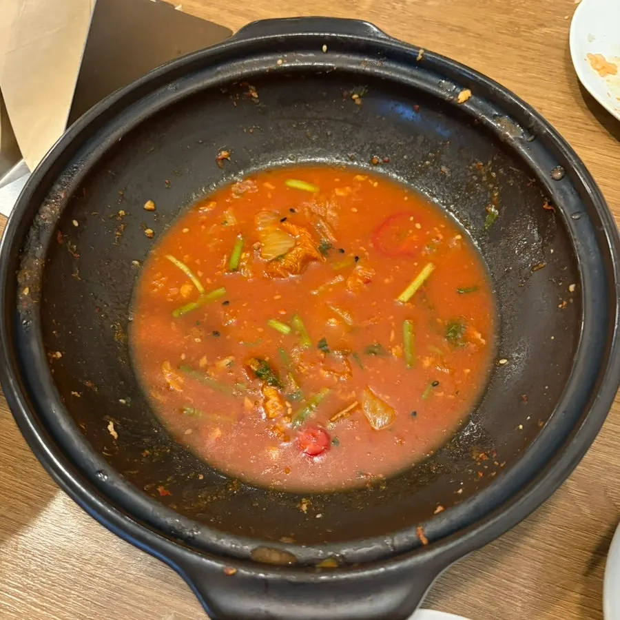 싹 비운 김치찜 냄비
