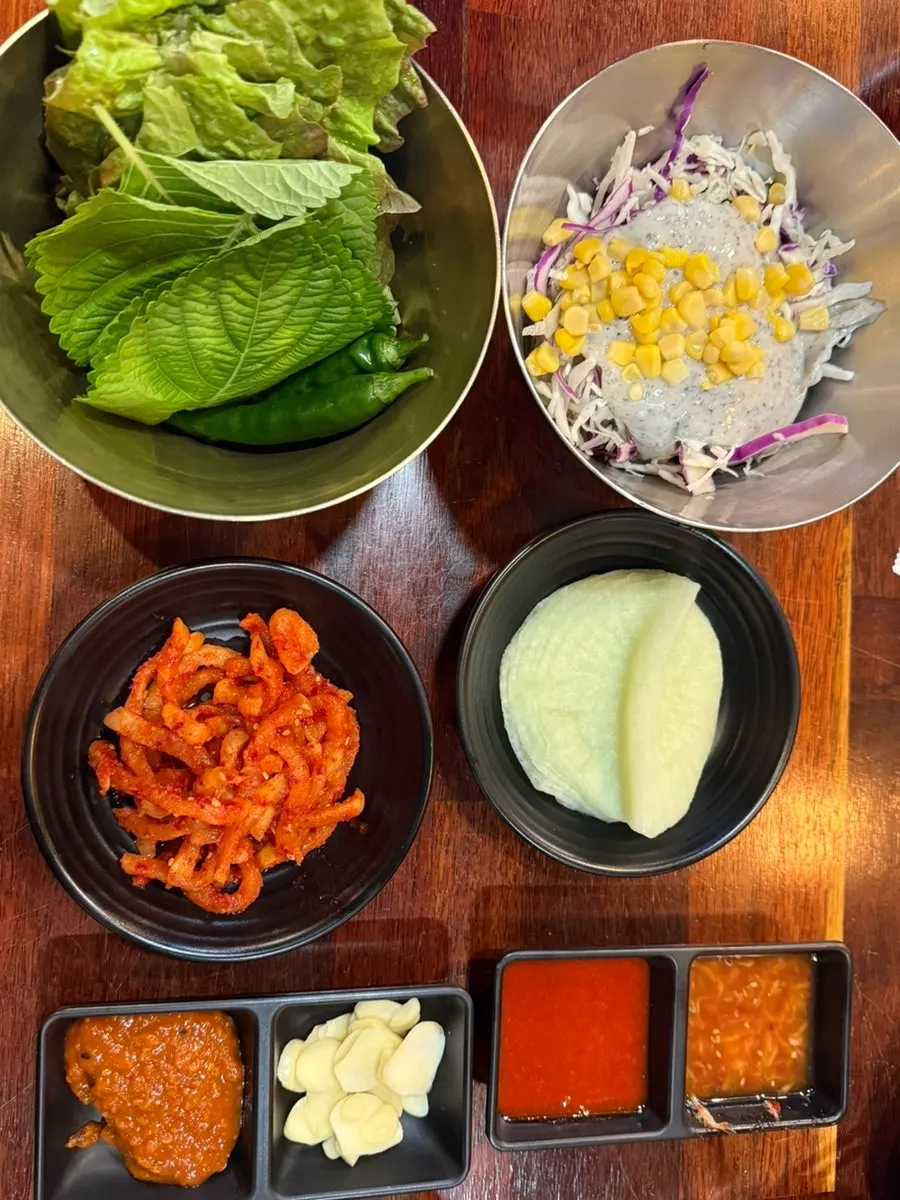 Basic table setting with lettuce, perilla leaves, and black sesame dressing salad
