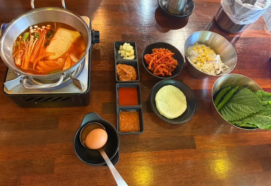 Side dishes served before the jokbal