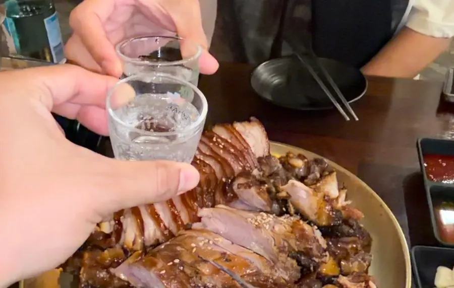 Charcoal-grilled jokbal paired with soju