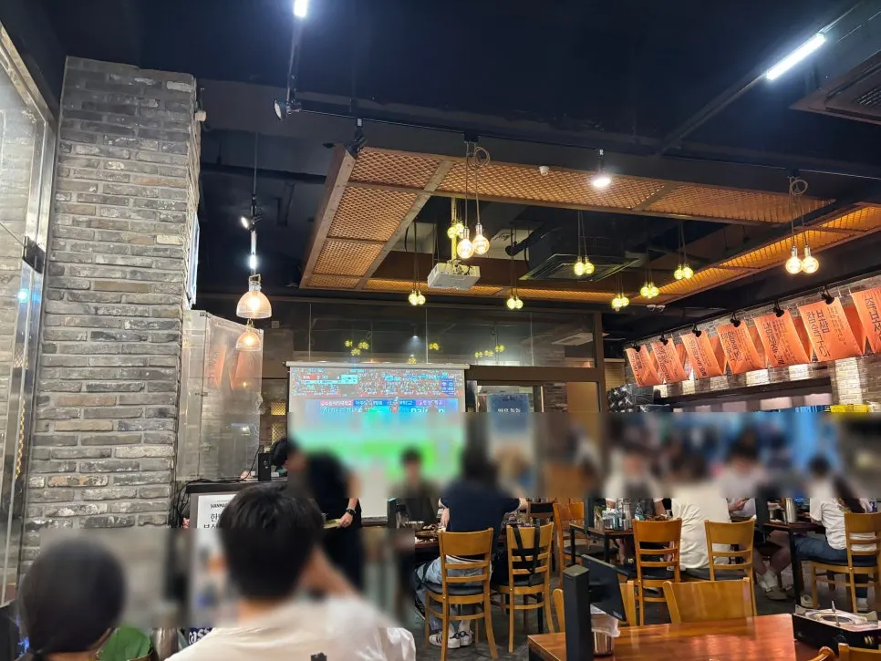 Clean and tidy view of the jokbal restaurant hall