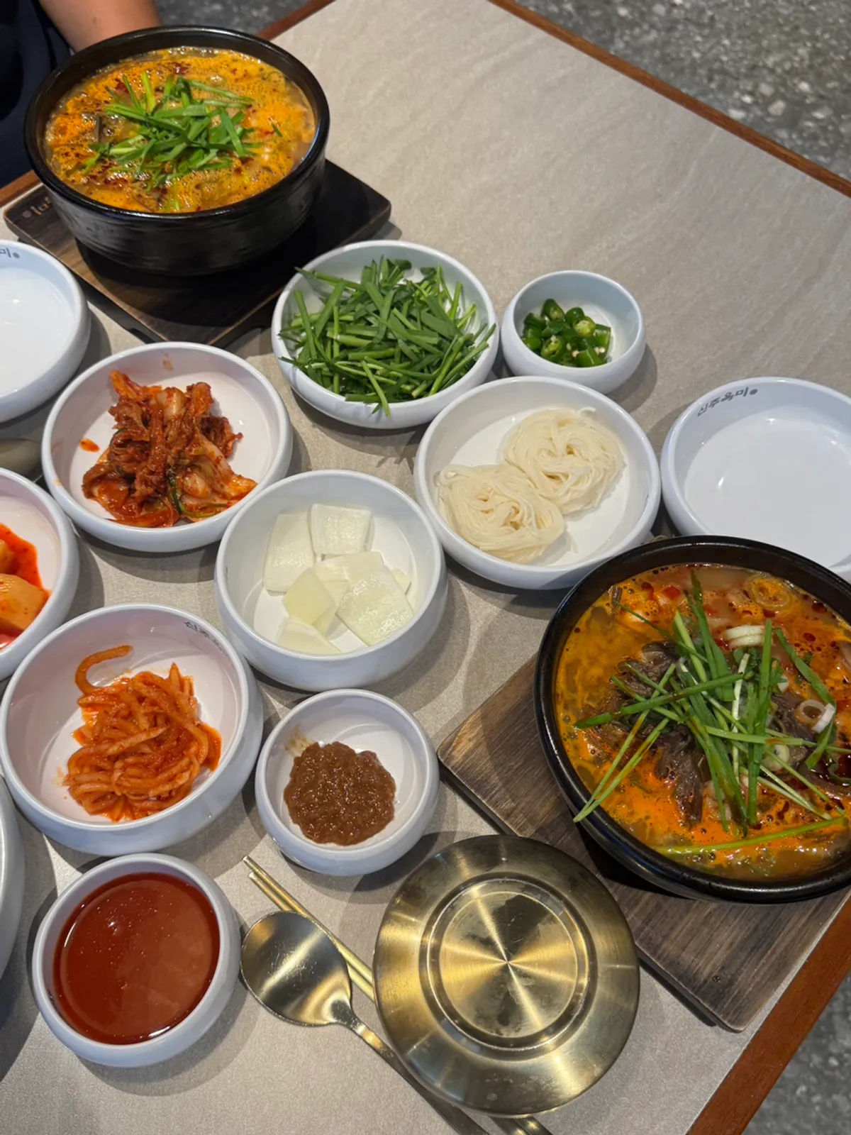 Basic gukbap side dishes and self-service bar