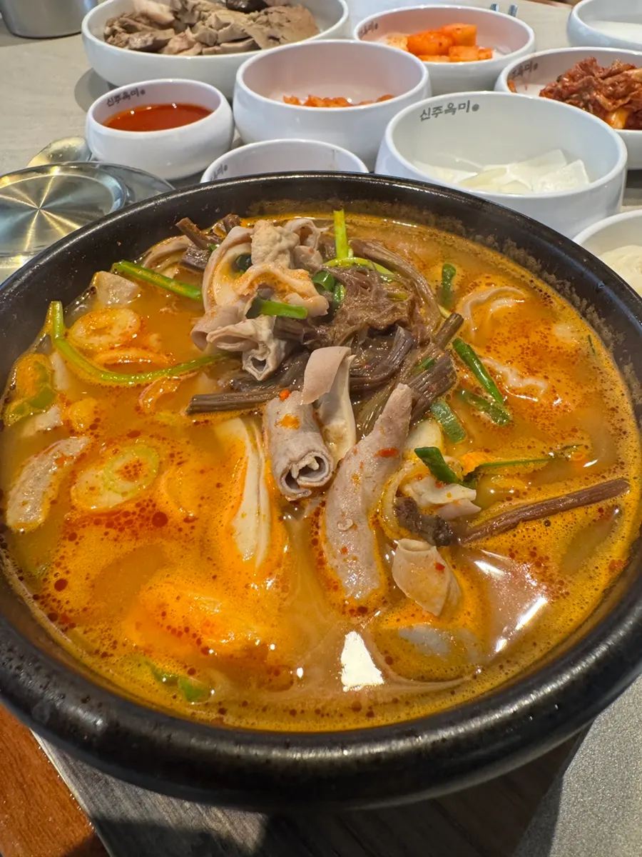 Pork gukbap with glutinous-rice nurungji