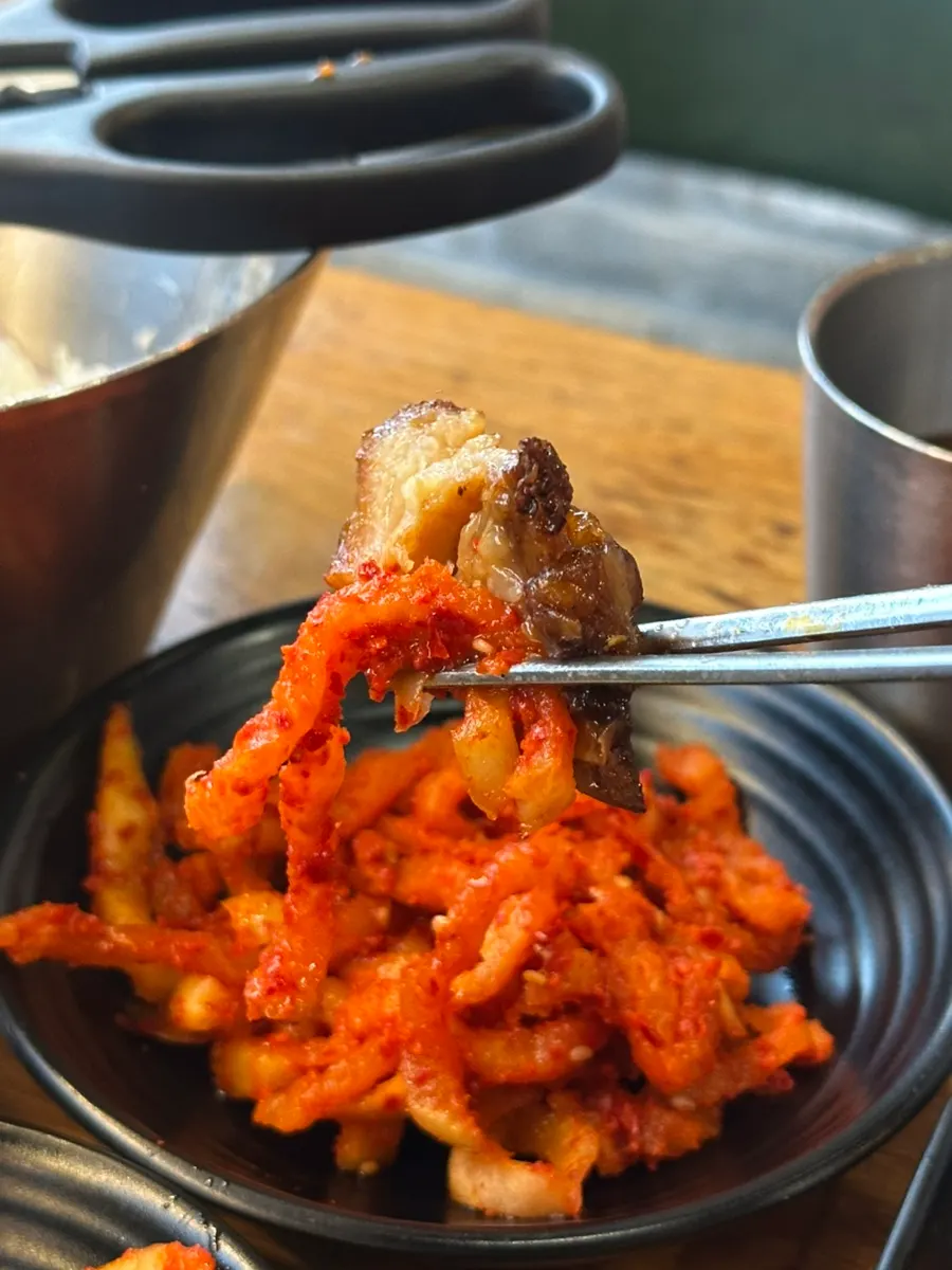 Chewy, collagen-rich mini trotter piece