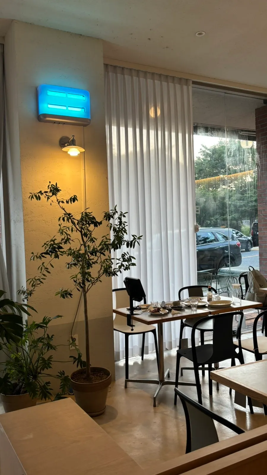 Bueokgan Suwan Branch interior space