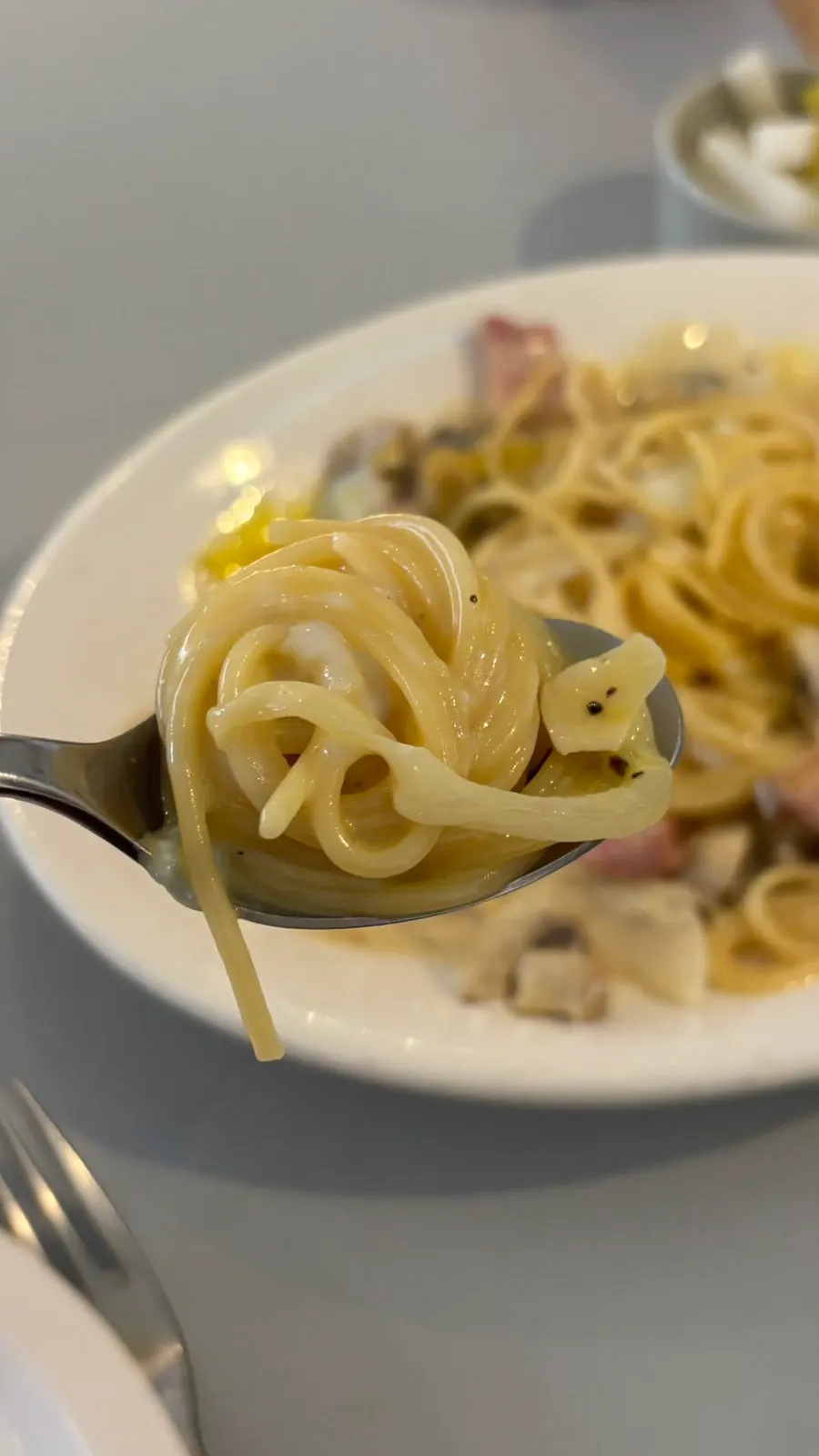 Carbonara with bacon and button mushrooms